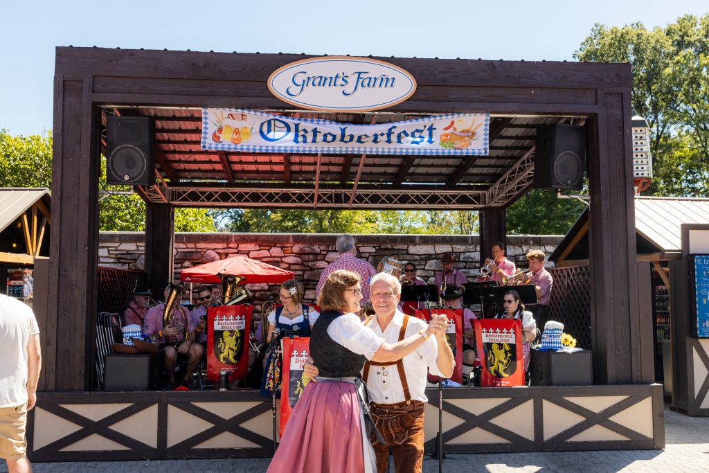 Oktoberfest Dancers